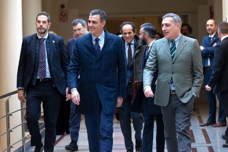 Seguimiento internacional de la comparecencia de Sánchez en el Senado