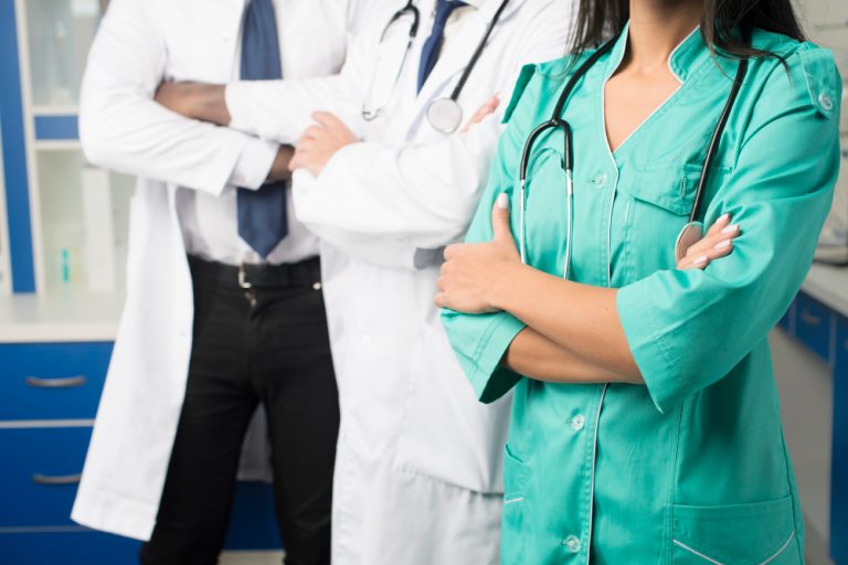 Atención médica integral con tratamientos adaptados a cada paciente