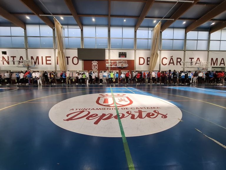 Más de 100 arqueros se dan cita en Cártama en el Campeonato Provincial de Tiro con Arco en Sala