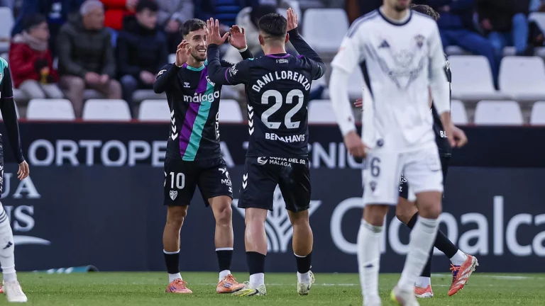 El Málaga CF remonta y vence en el Carlos Belmonte (1-3)