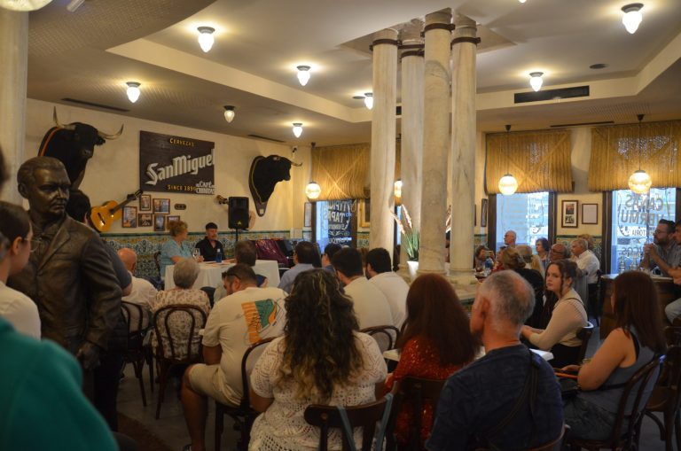 El escritor Jero Ruiz Bartrina hace historia en el Café Cantante de Chinitas