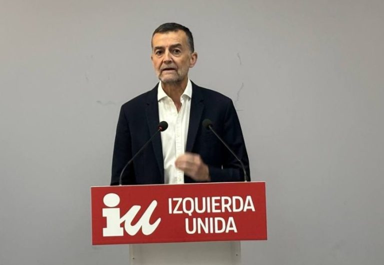 El coordinador de IU insiste en crear una nueva coalición que vaya «más allá» de Sumar