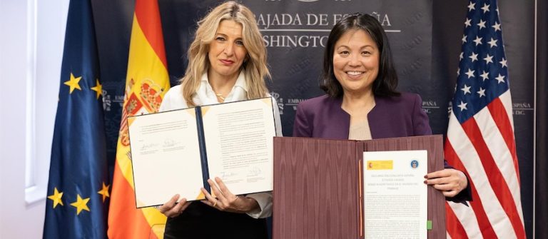 Yolanda Díaz: «No nos vamos a arrodillar frente a los delirios de Trump»