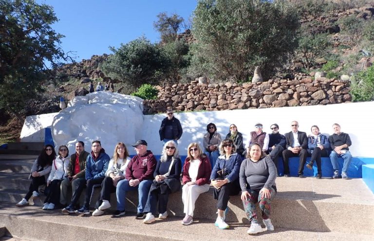 Grupo de excursionista al Santuario del Rabi Saadia Edaty Nador Marruecos
