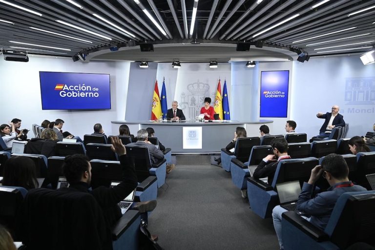 El Gobierno aprueba la revalorización de las pensiones y medidas del escudo social para 2026