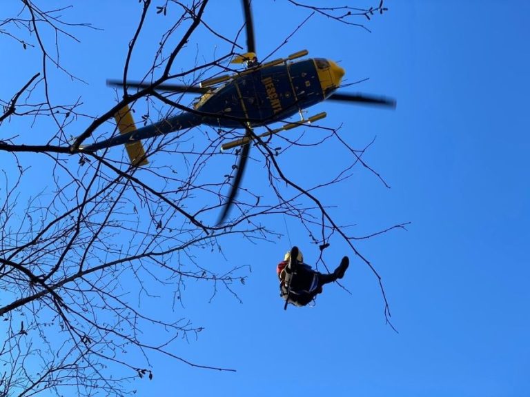 Rescate aéreo de una mujer de 63 años en el Pico Jabalcuza, Torremolinos.