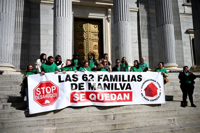 Podemos impulsa en el Congreso una propuesta para frenar el desahucio de 62 familias en Manilva.