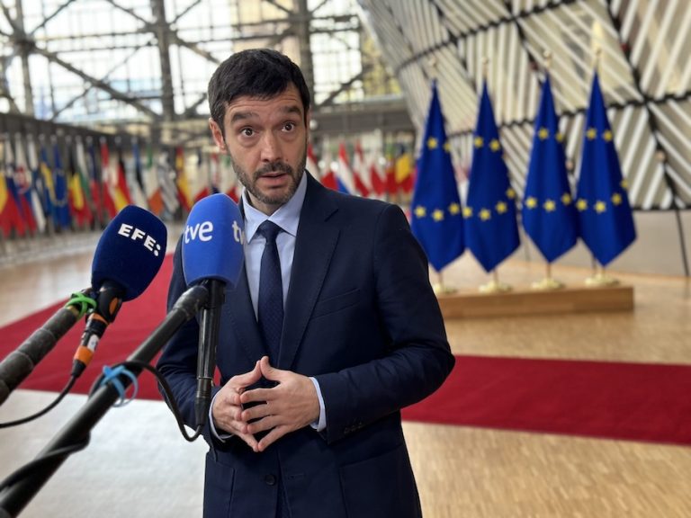 Bustinduy plantea en la UE un tributo a las grandes fortunas