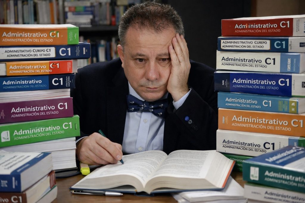 Esfuerzo en las oposiciones creado con IA