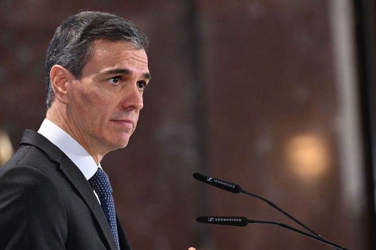 Sánchez reactiva el “no a la guerra” y analiza ayudas por el conflicto