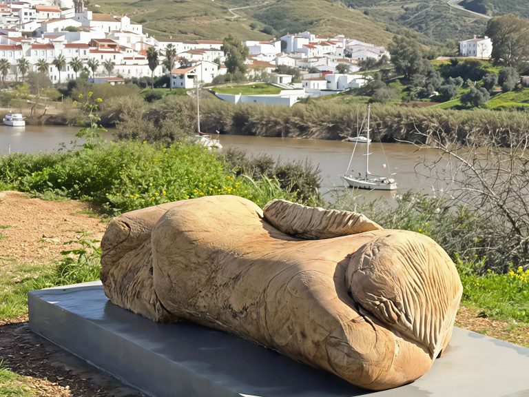 Alcoutim inaugurará una escultura del artista melillense Pepe Gámez dedicada a la mujer maltratada