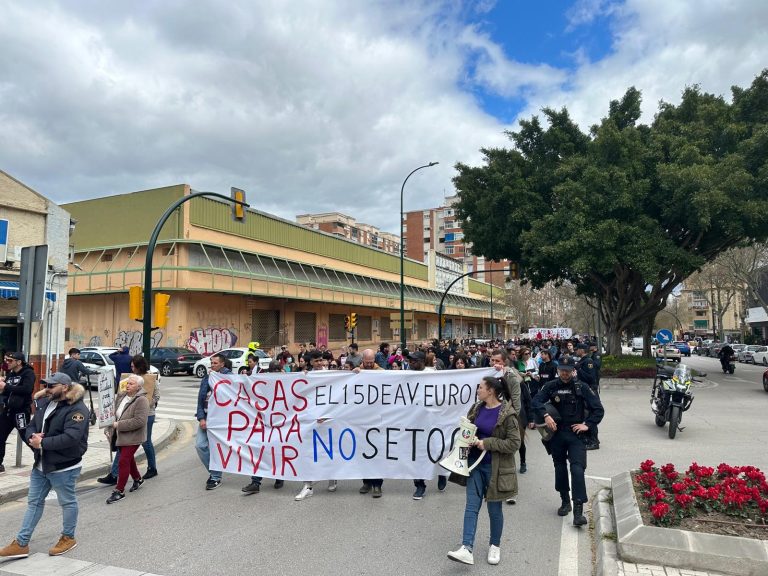 Málaga se moviliza por el derecho a la vivienda y en defensa del bloque de Avenida de Europa 15