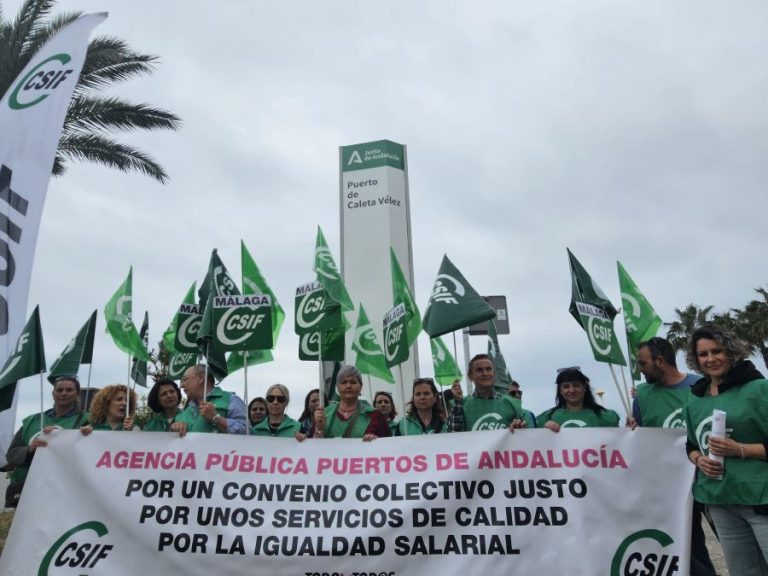 CSIF se moviliza en el puerto de Caleta de Vélez-Málaga contra la privatización de la Agencia Pública de Puertos de Andalucía