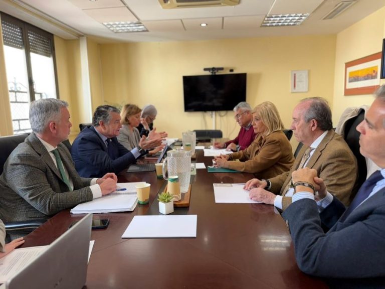 La Junta de Andalucía inicia el trámite para crear la categoría de óptico-optometrista en el SAS