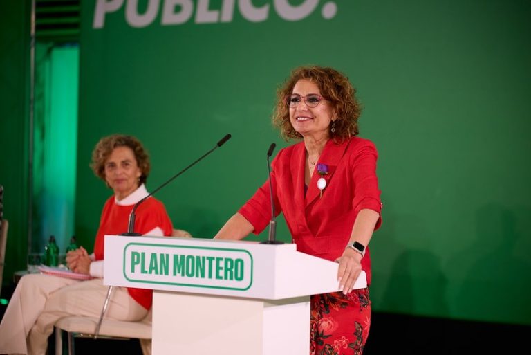 Montero promete más fondos para la sanidad andaluza