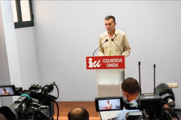 Maíllo defiende expropiar centros y hospitales privados «moleste a quien moleste»