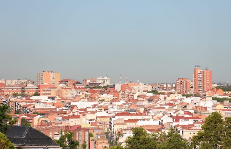 Caen un 22% los hogares con vivienda en propiedad mientras los grandes tenedores cuadruplican su patrimonio