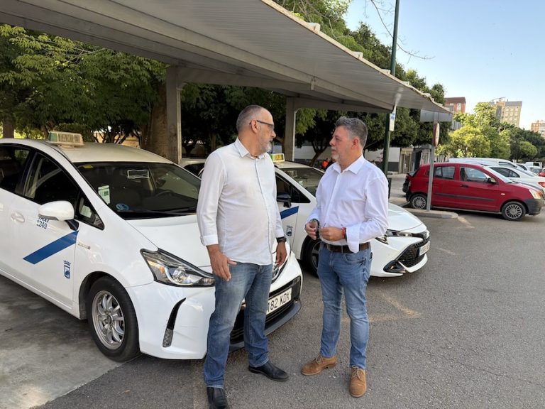 El PSOE reclama cargadores para vehículos eléctricos en las paradas de taxi de Málaga