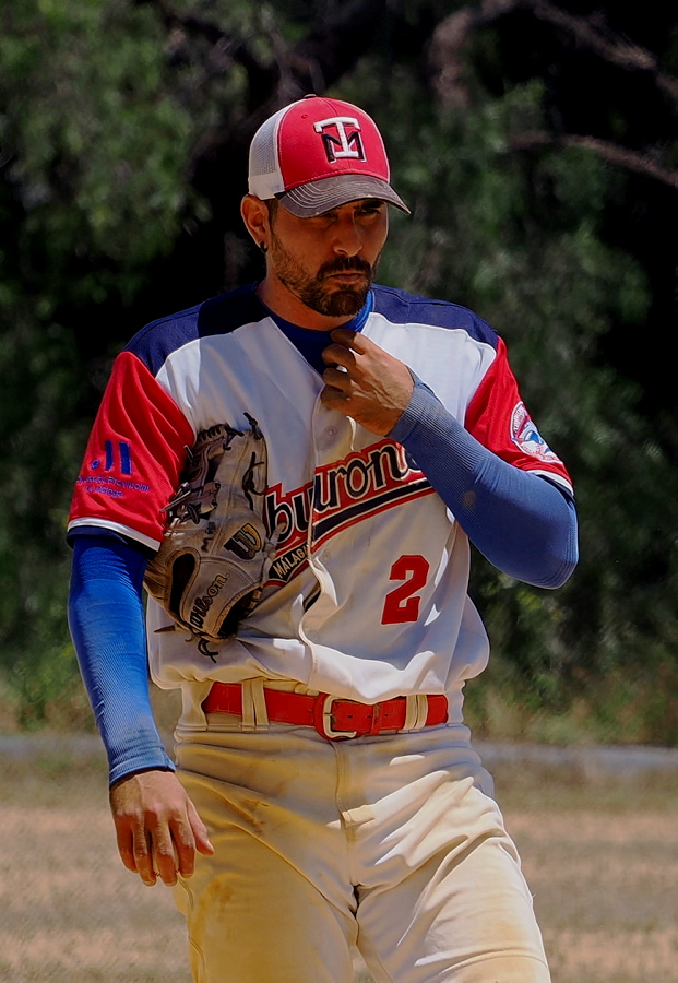 Tiburones de Málaga domina el Grupo Sur y avanza a los playoff del Beisbol nacional. Incidente con árbitro empaña partido en Liga Nacional de Plata