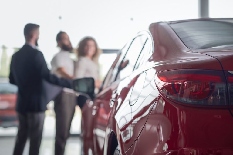 Las ventas de coches crecen un 6% y superan el medio millón