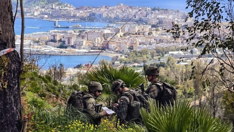 El Gobierno despliega a las Fuerzas Armadas para mantener la seguridad en Ceuta
