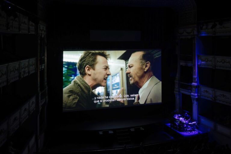 Antonio Sánchez hace vibrar el Teatro Cervantes de Málaga con la música en vivo de Birdman